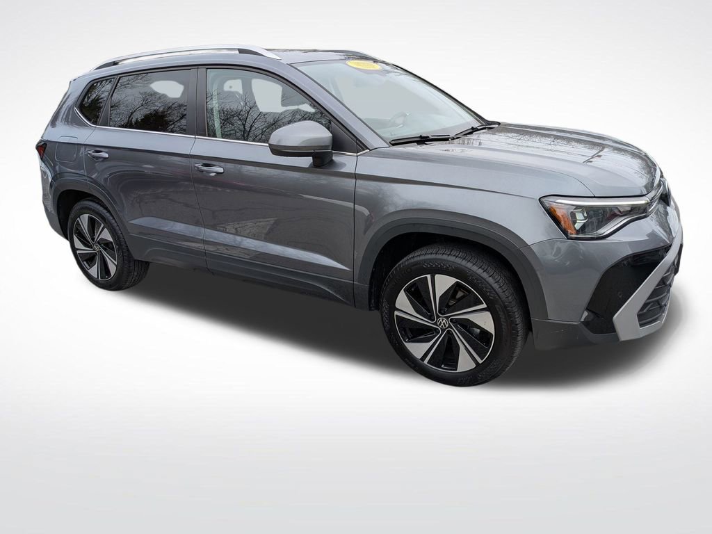 Used 2025 Volkswagen Taos SE w/ Panoramic Sunroof Package image 8