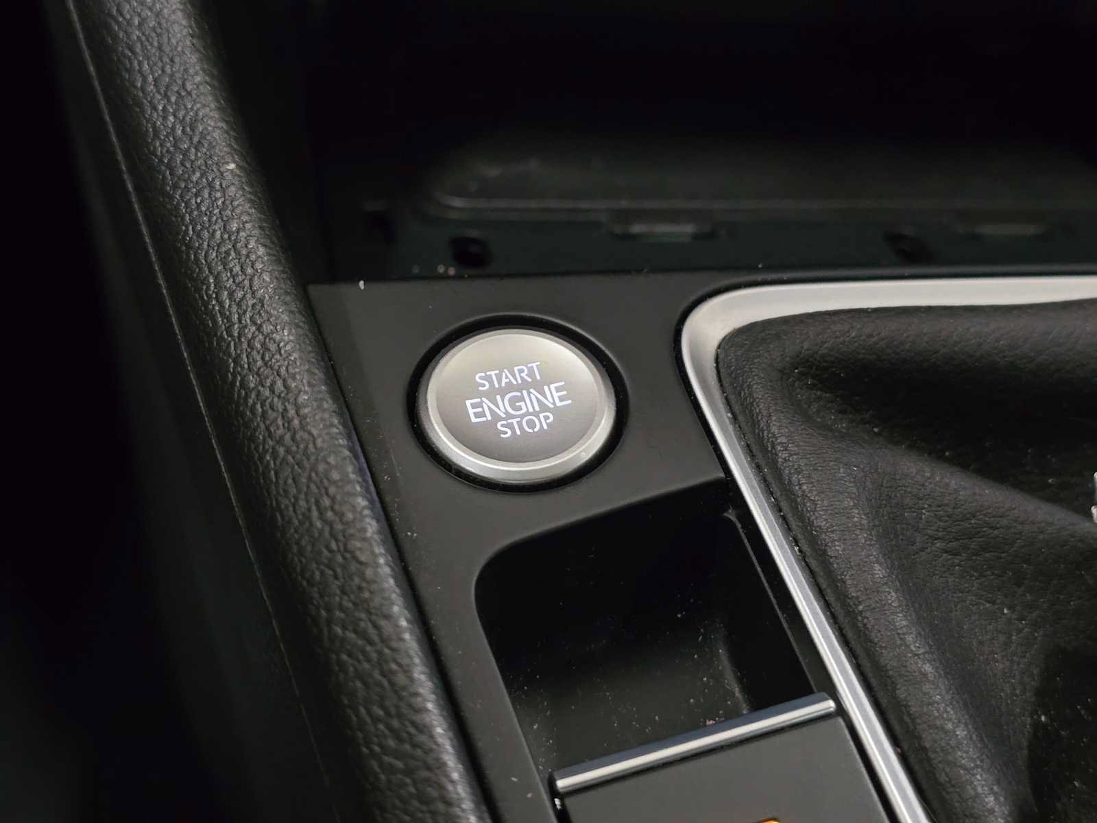 Used 2025 Volkswagen Jetta SE FWD image 33