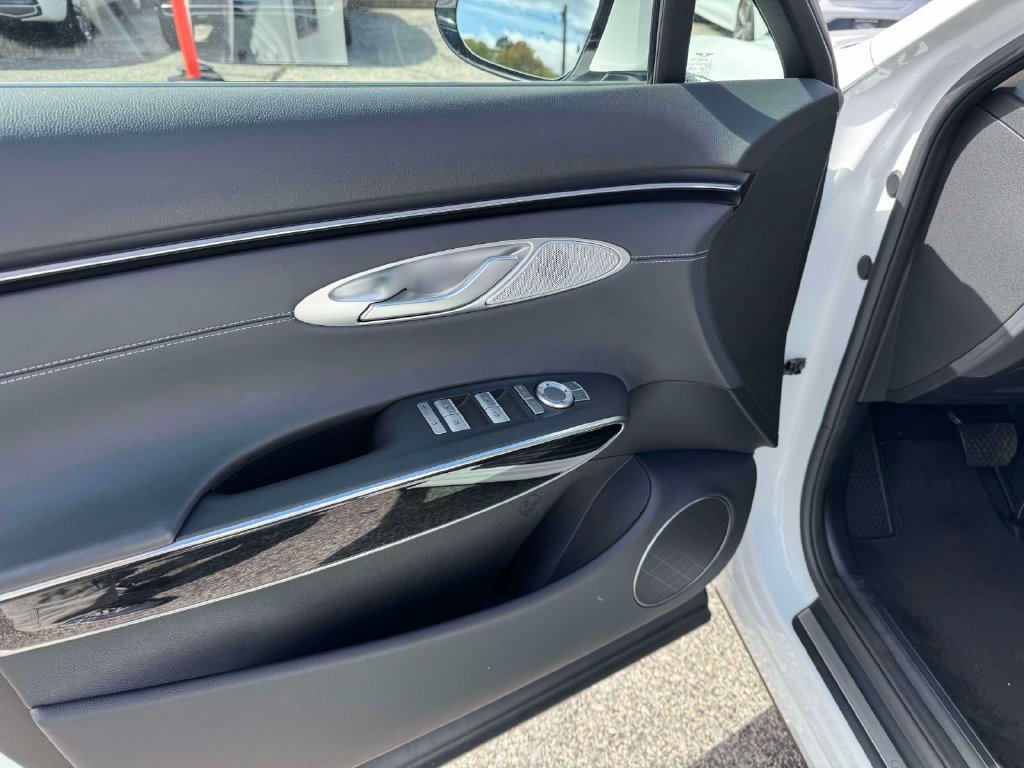 Certified 2026 Genesis GV70 2.5T AWD/4WD image 14