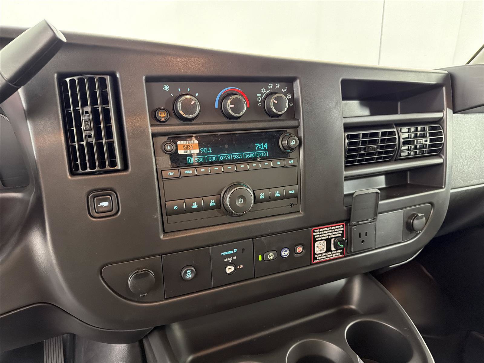 New 2025 GMC Savana 2500 w/ Driver Convenience Package RWD image 27