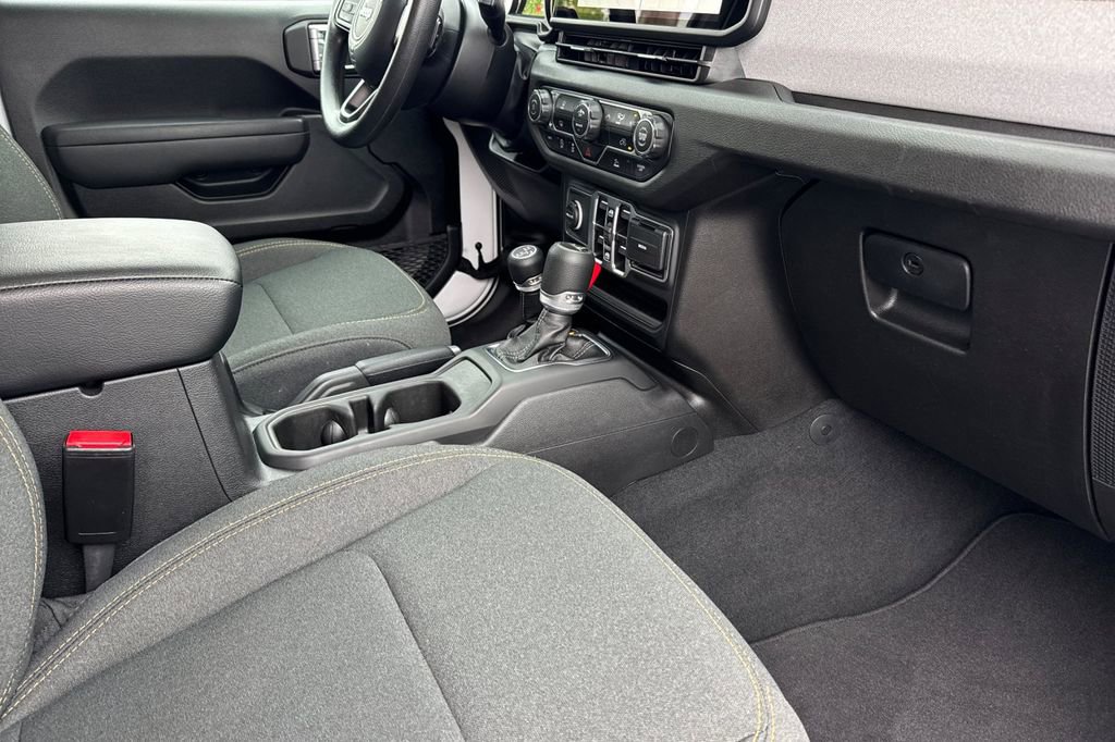 Used 2025 Jeep Gladiator Sport AWD/4WD image 17