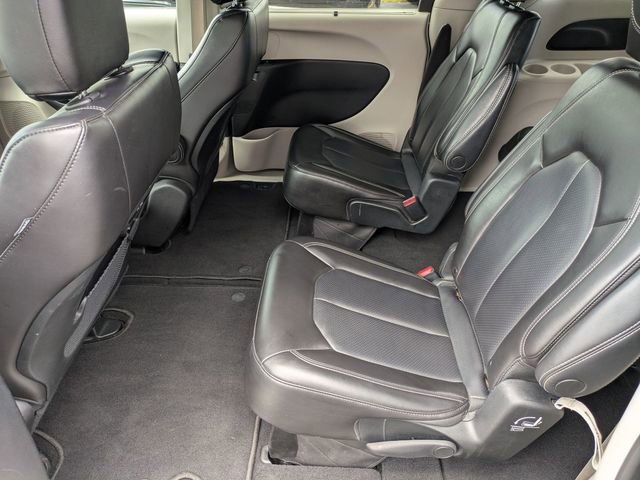 Used 2023 Chrysler Pacifica Touring-L FWD image 25