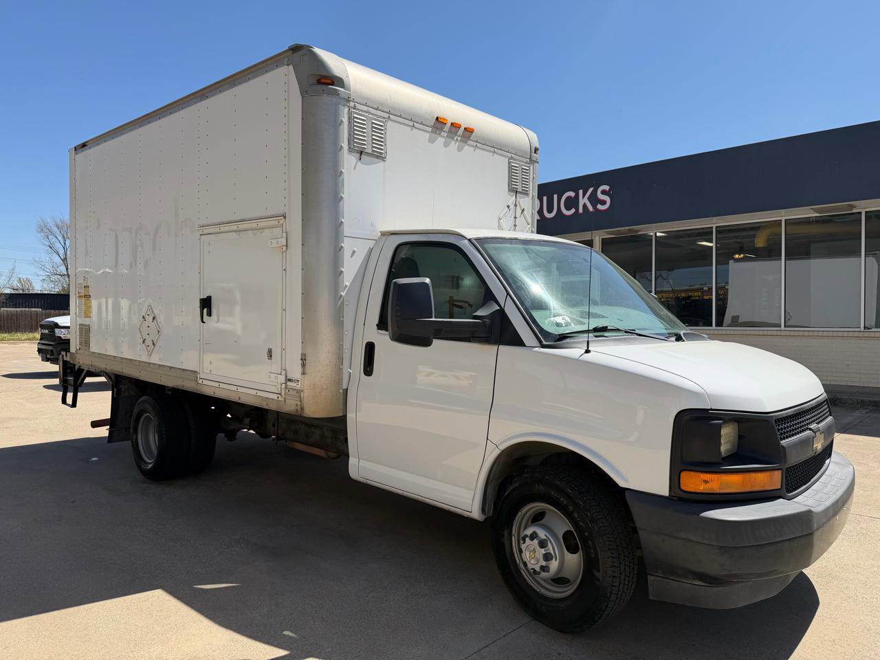 Used 2017 Chevrolet Express 3500 RWD image 7