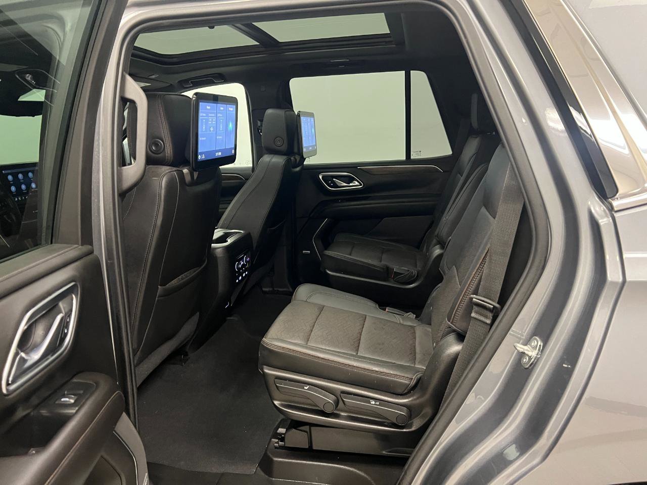 Used 2021 Chevrolet Tahoe High Country w/ Premium Package image 23