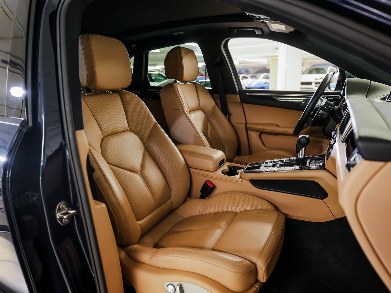 Certified 2020 Porsche Macan image 30