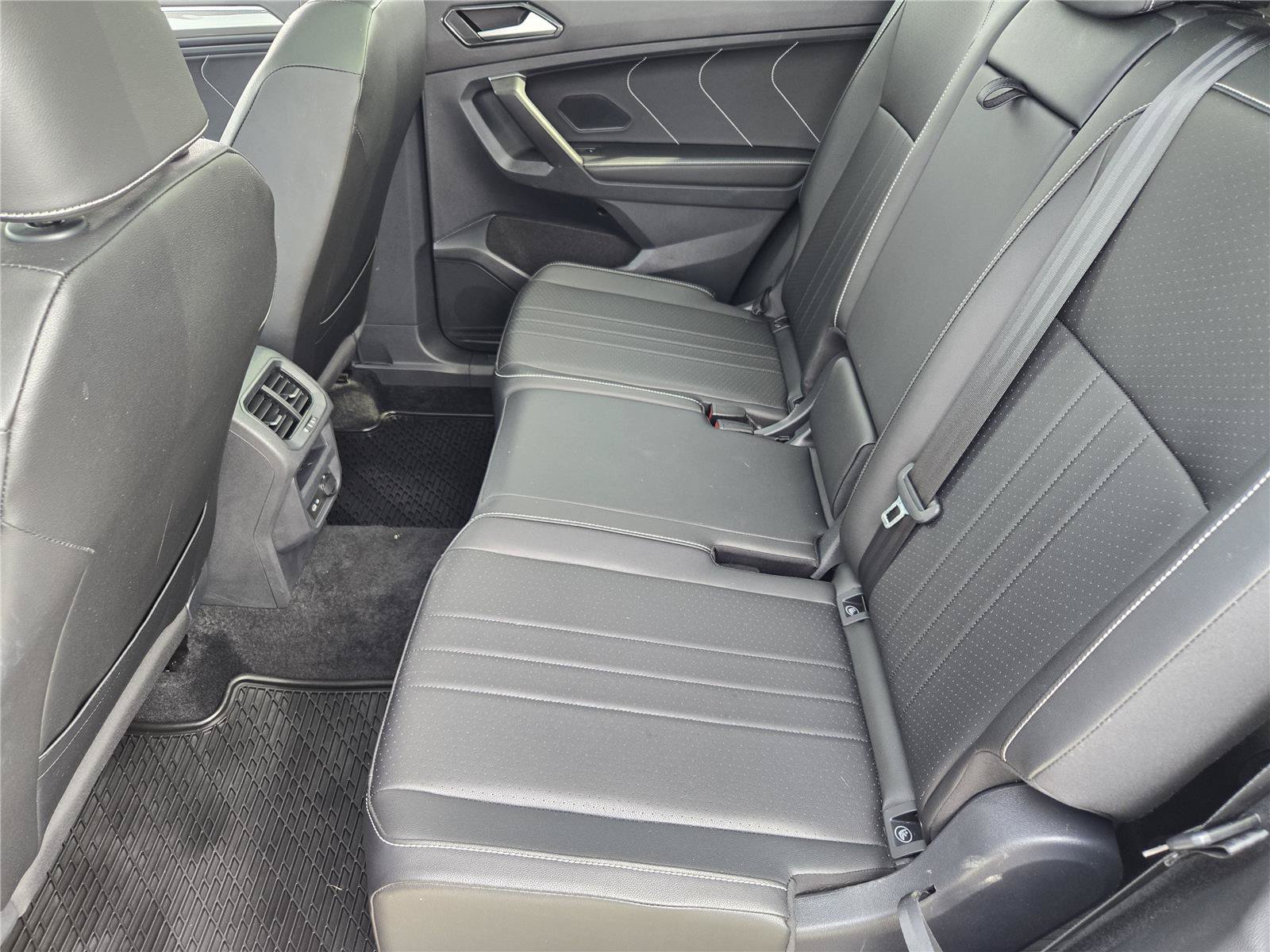 Used 2023 Volkswagen Tiguan SE R-Line FWD image 29