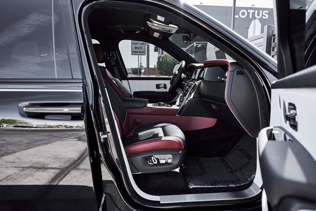 Used 2026 Rolls-Royce Cullinan AWD/4WD image 24