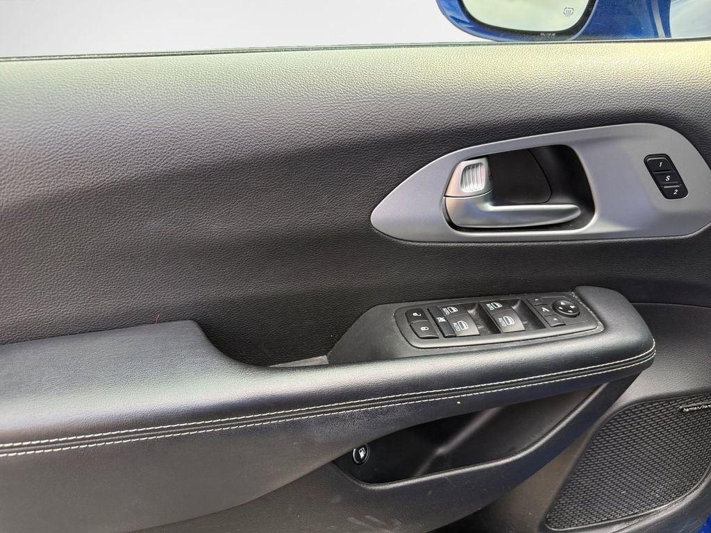 Used 2020 Chrysler Pacifica Limited w/ Advanced Safetytec Group image 19