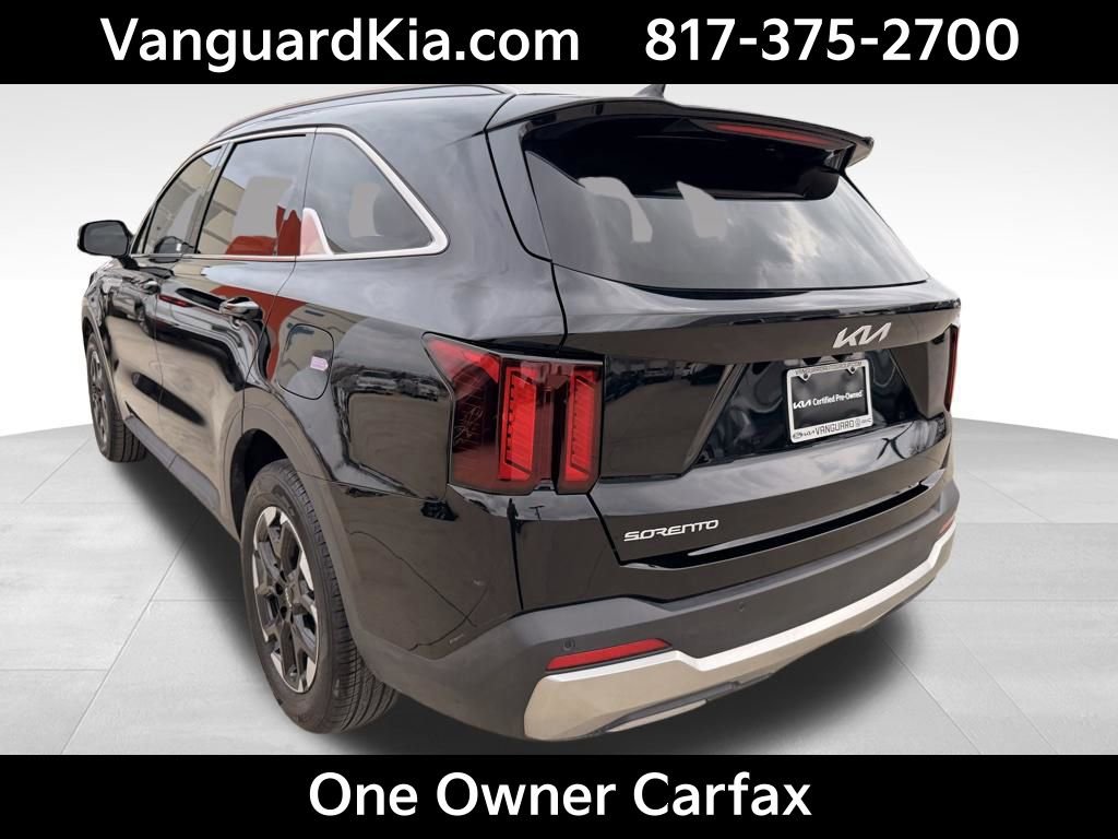 Certified 2025 Kia Sorento S w/ Panoramic Sunroof Package image 2
