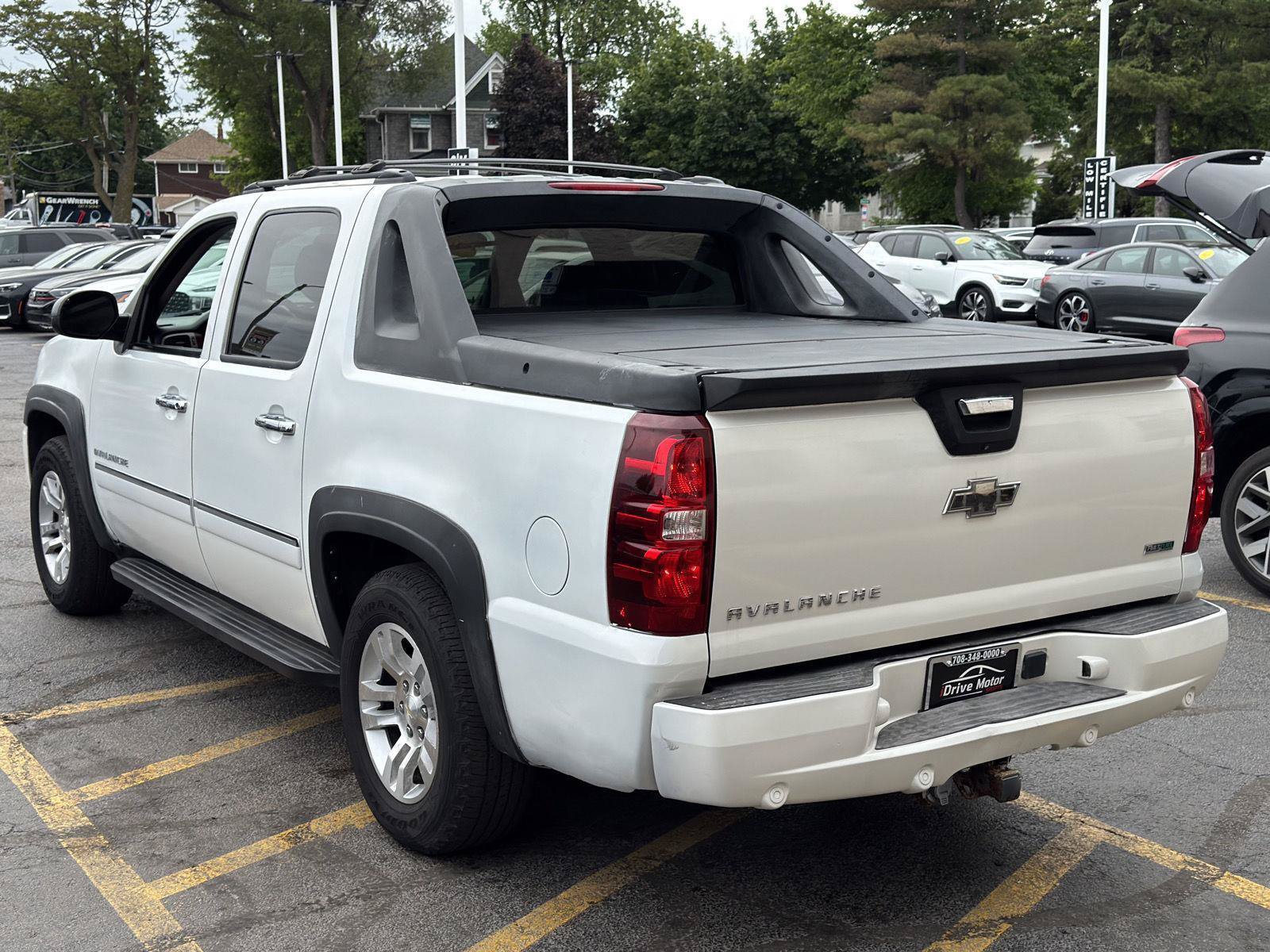 Used 2011 Chevrolet Avalanche LTZ AWD/4WD image 3