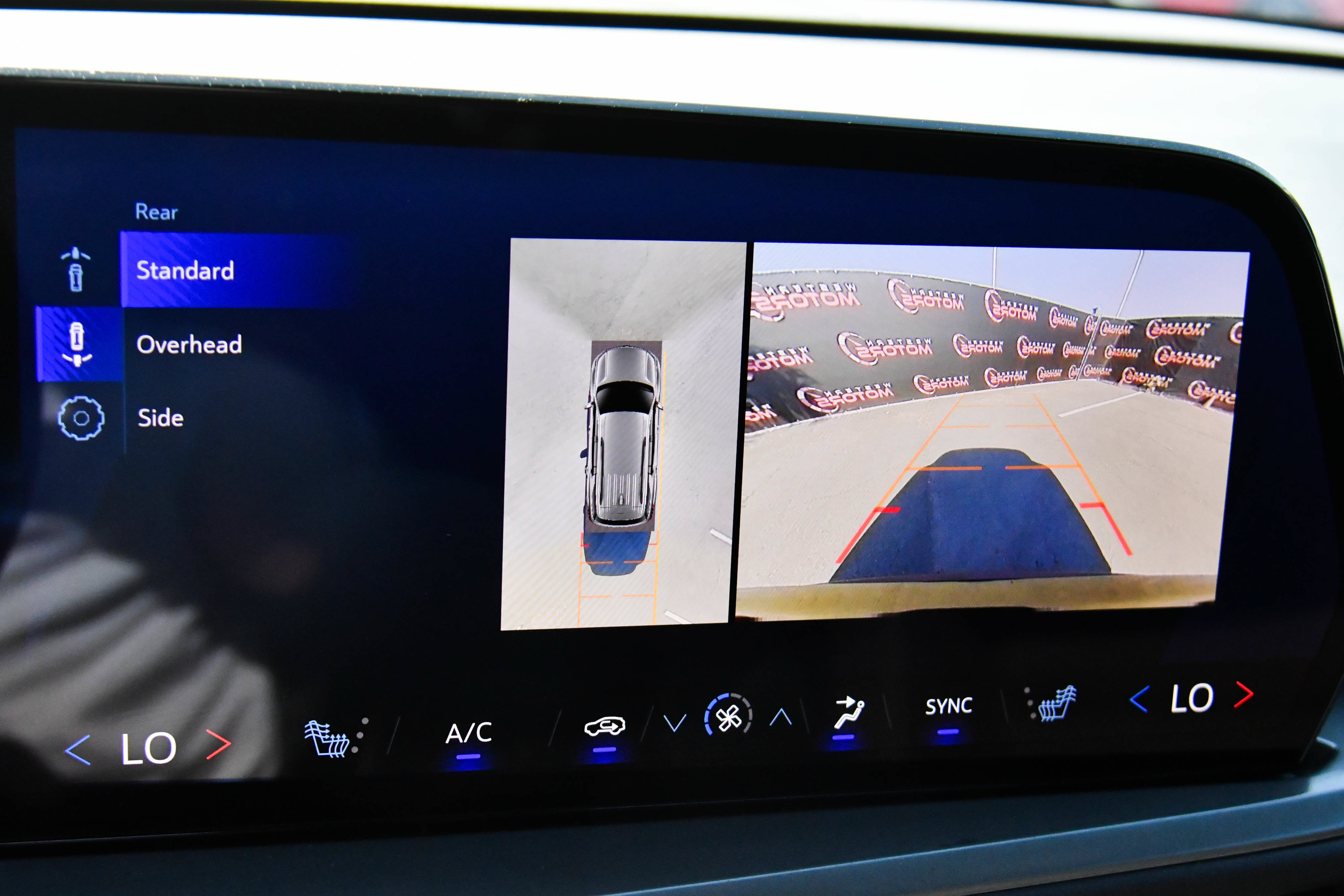 Used 2024 Chevrolet Traverse LT FWD image 19
