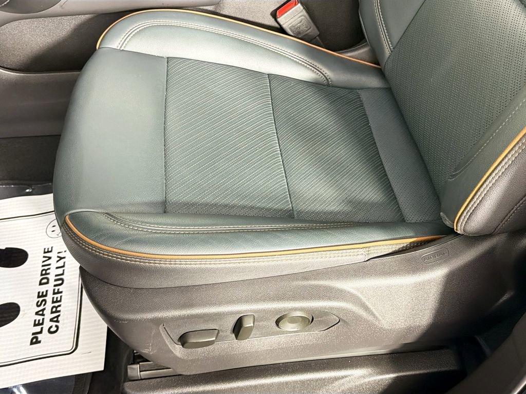 Used 2025 GMC Yukon XL AT4 image 21