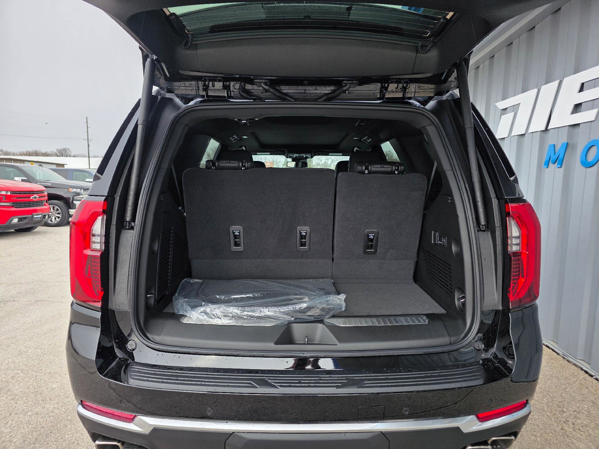 New 2026 GMC Yukon Denali image 8