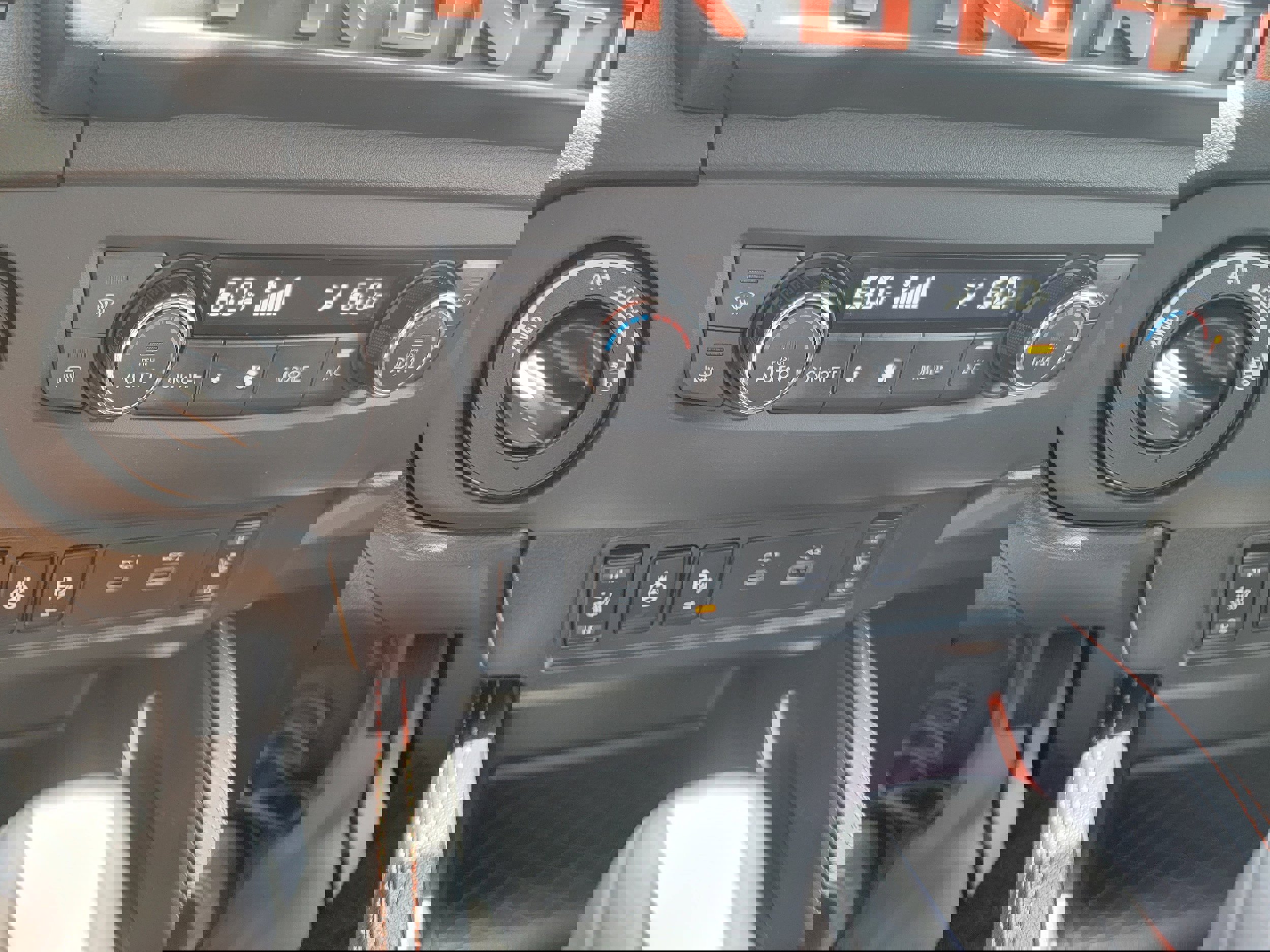 Used 2025 Nissan Frontier PRO-4X w/ Pro Convenience Package image 29