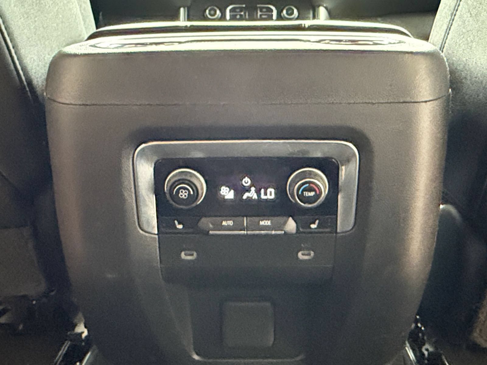 Used 2023 Chevrolet Tahoe Premier AWD/4WD image 24