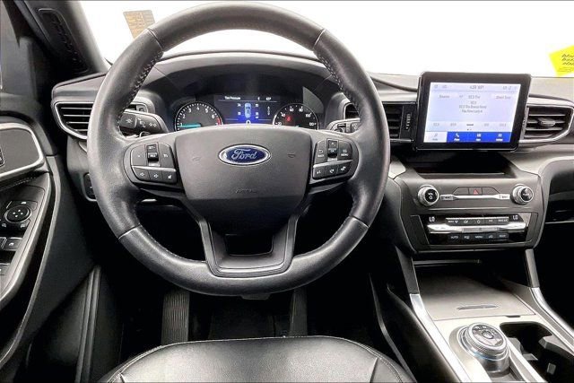 Used 2020 Ford Explorer XLT w/ Equipment Group 202A image 4