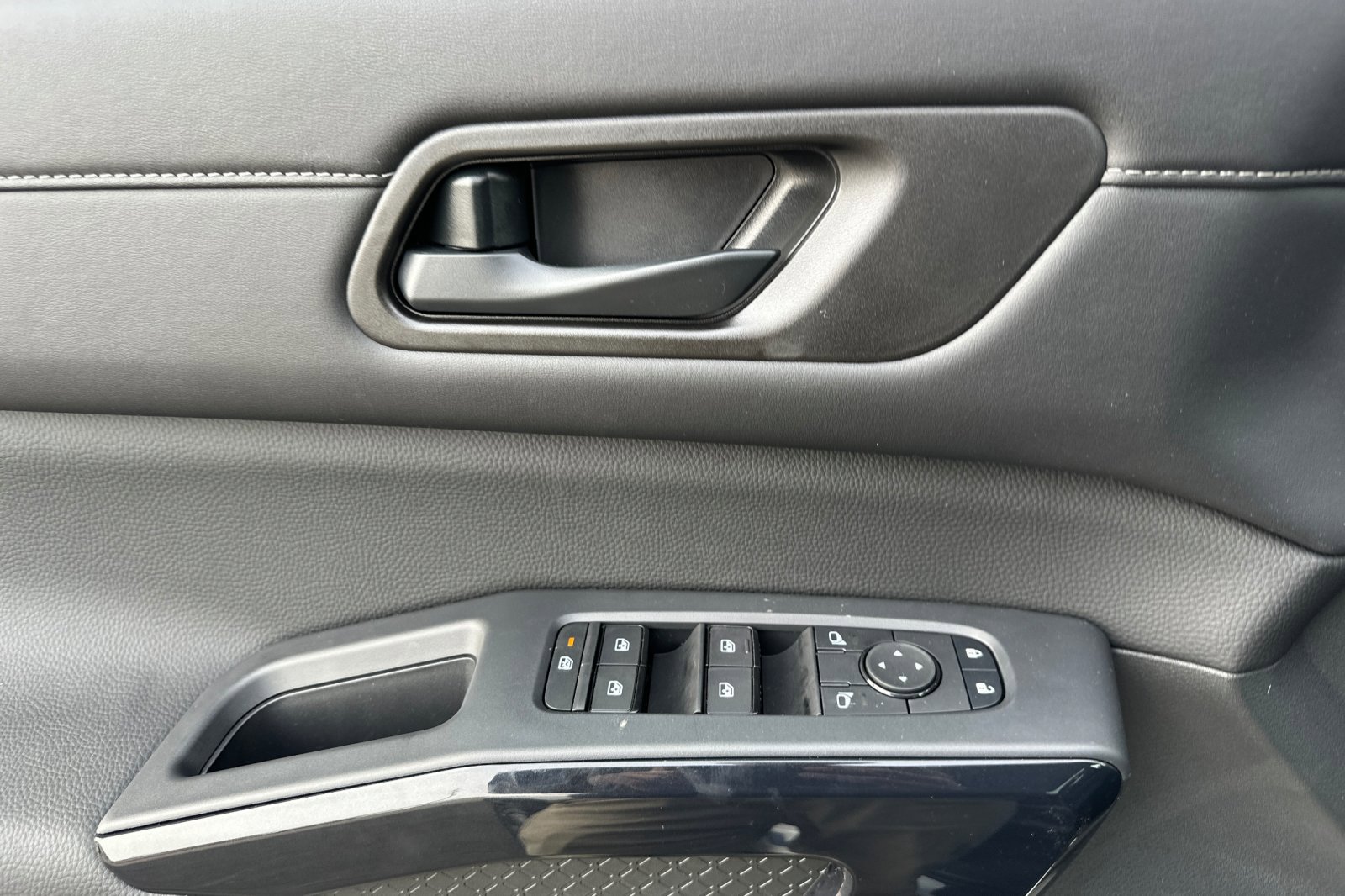 New 2026 Nissan Pathfinder SV image 11