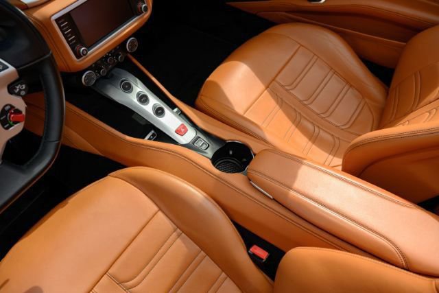 Used 2015 Ferrari California T RWD image 13