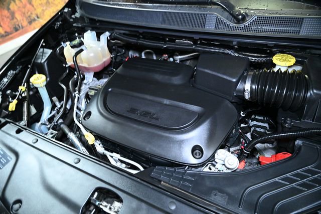 Used 2023 Chrysler Pacifica Touring-L image 18