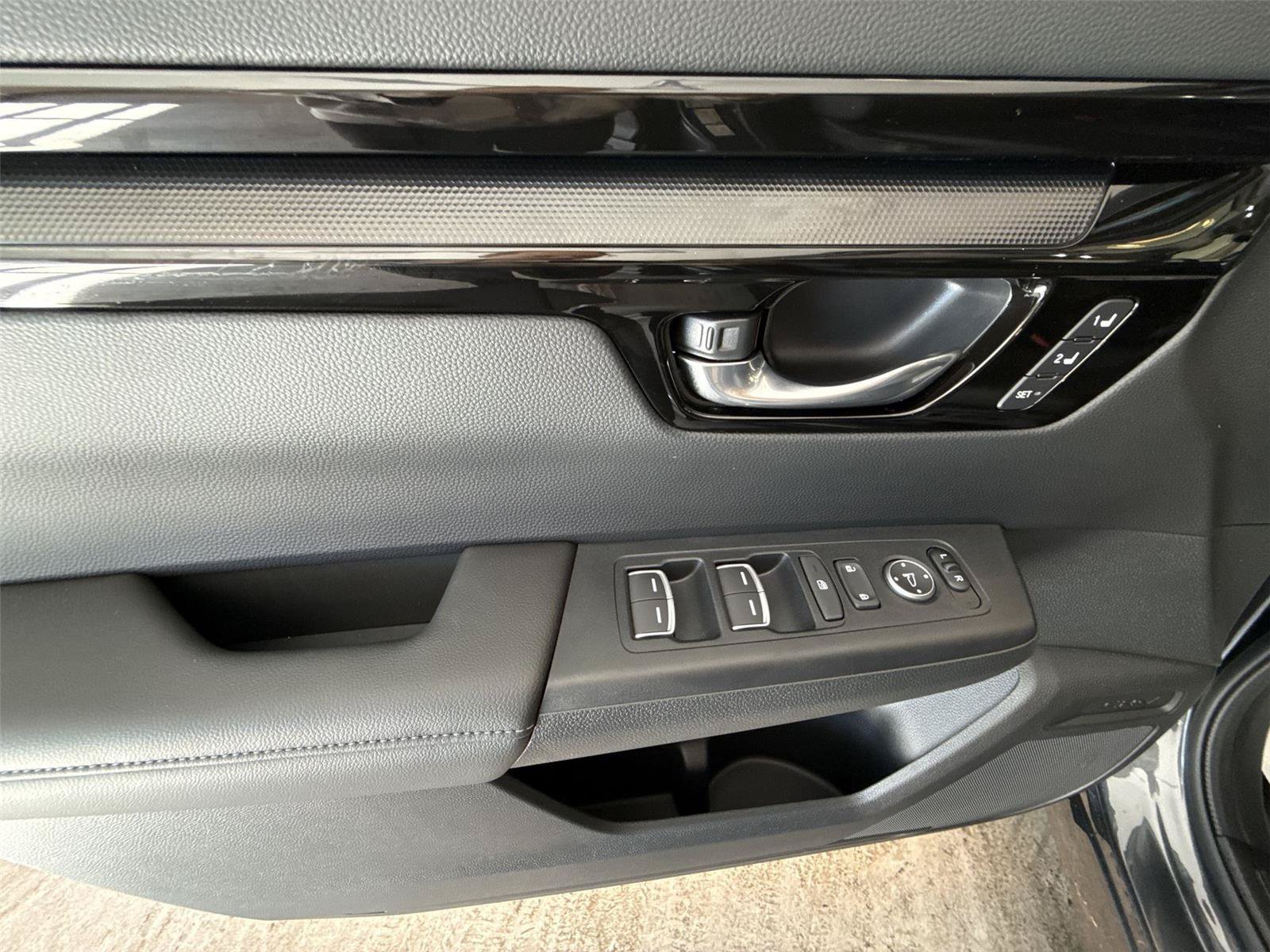 Used 2025 Honda CR-V EX-L image 15