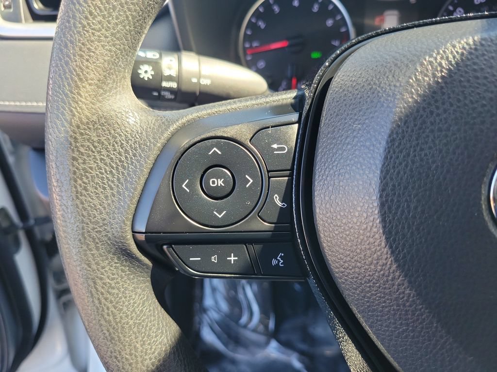 Used 2019 Toyota RAV4 XLE w/ Convenience Package FWD image 28