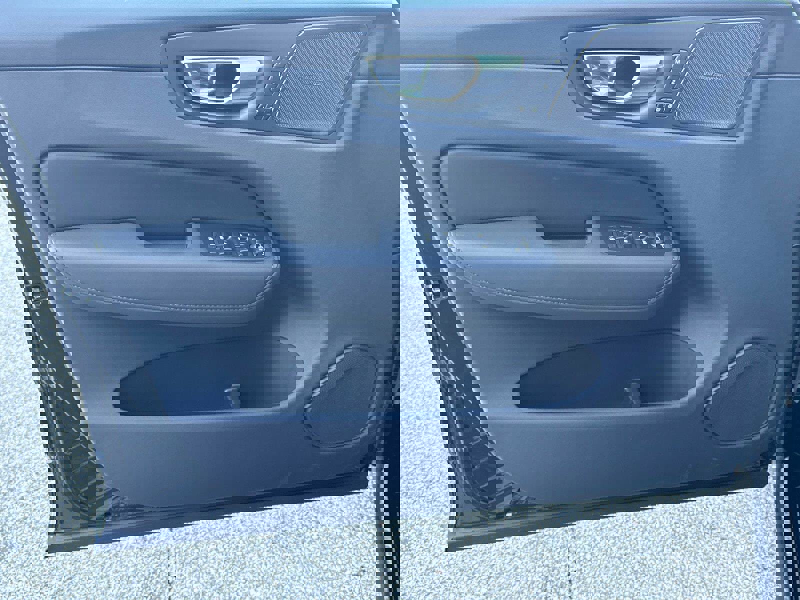 New 2026 Volvo XC60 B5 Ultra w/ Climate Package image 16