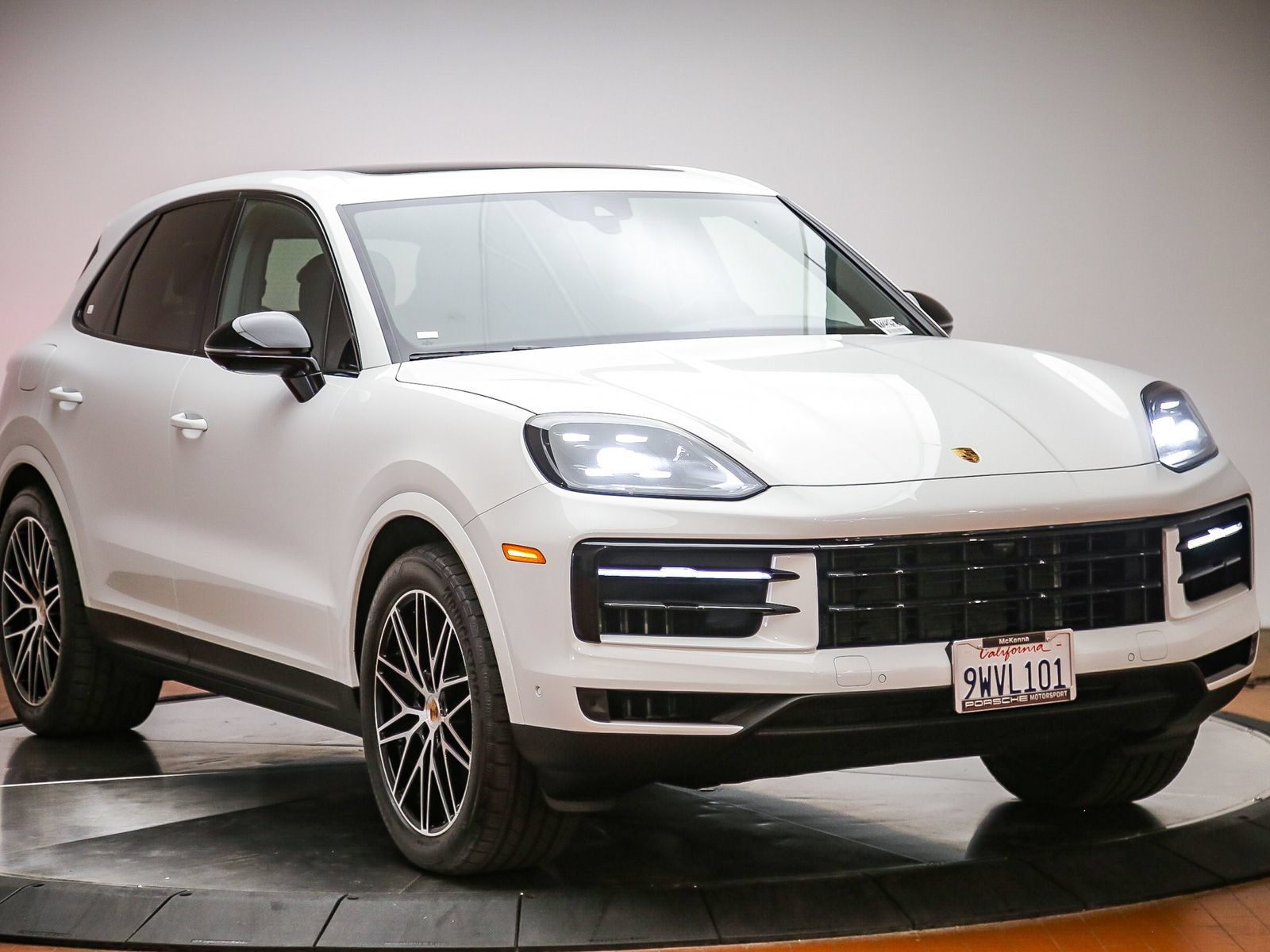 Certified 2025 Porsche Cayenne AWD/4WD image 9