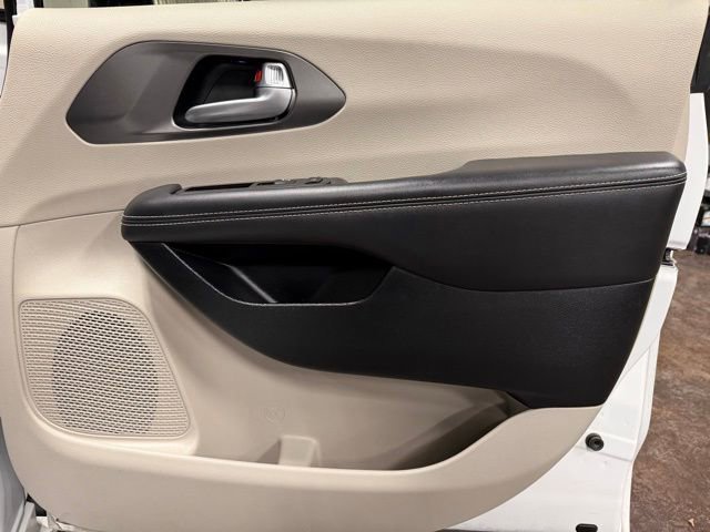 Used 2024 Chrysler Pacifica Touring-L w/ Road Tripper Package image 30