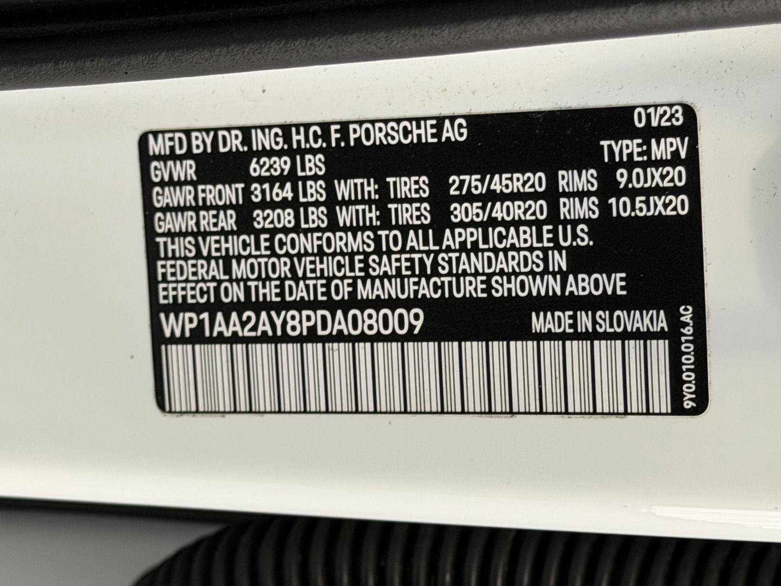 Certified 2023 Porsche Cayenne Platinum Edition image 26