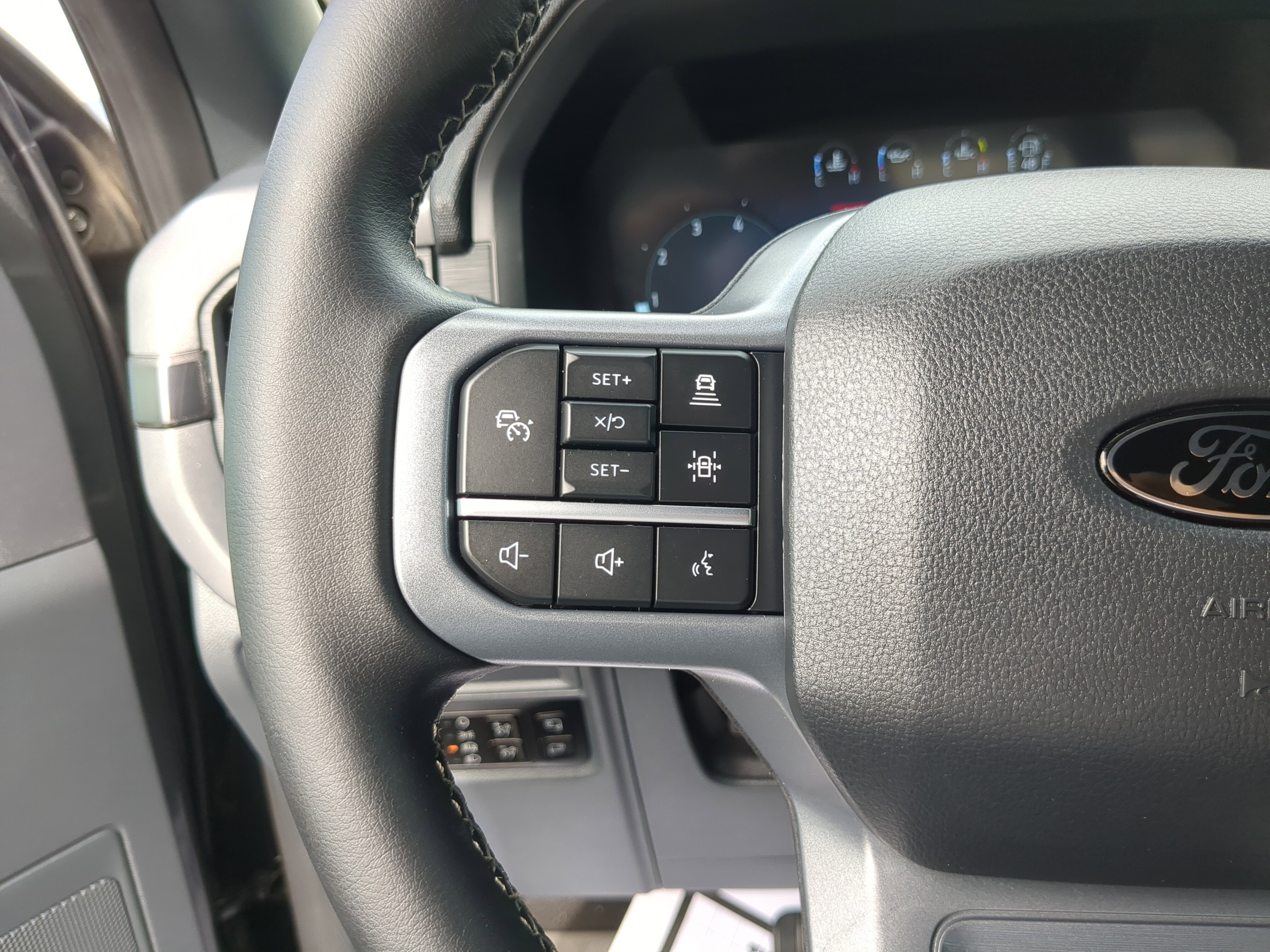 Used 2025 Ford F150 XLT w/ Equipment Group 302A MID image 29