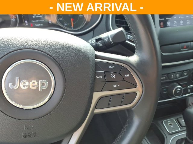Used 2019 Jeep Cherokee Latitude Plus FWD image 19