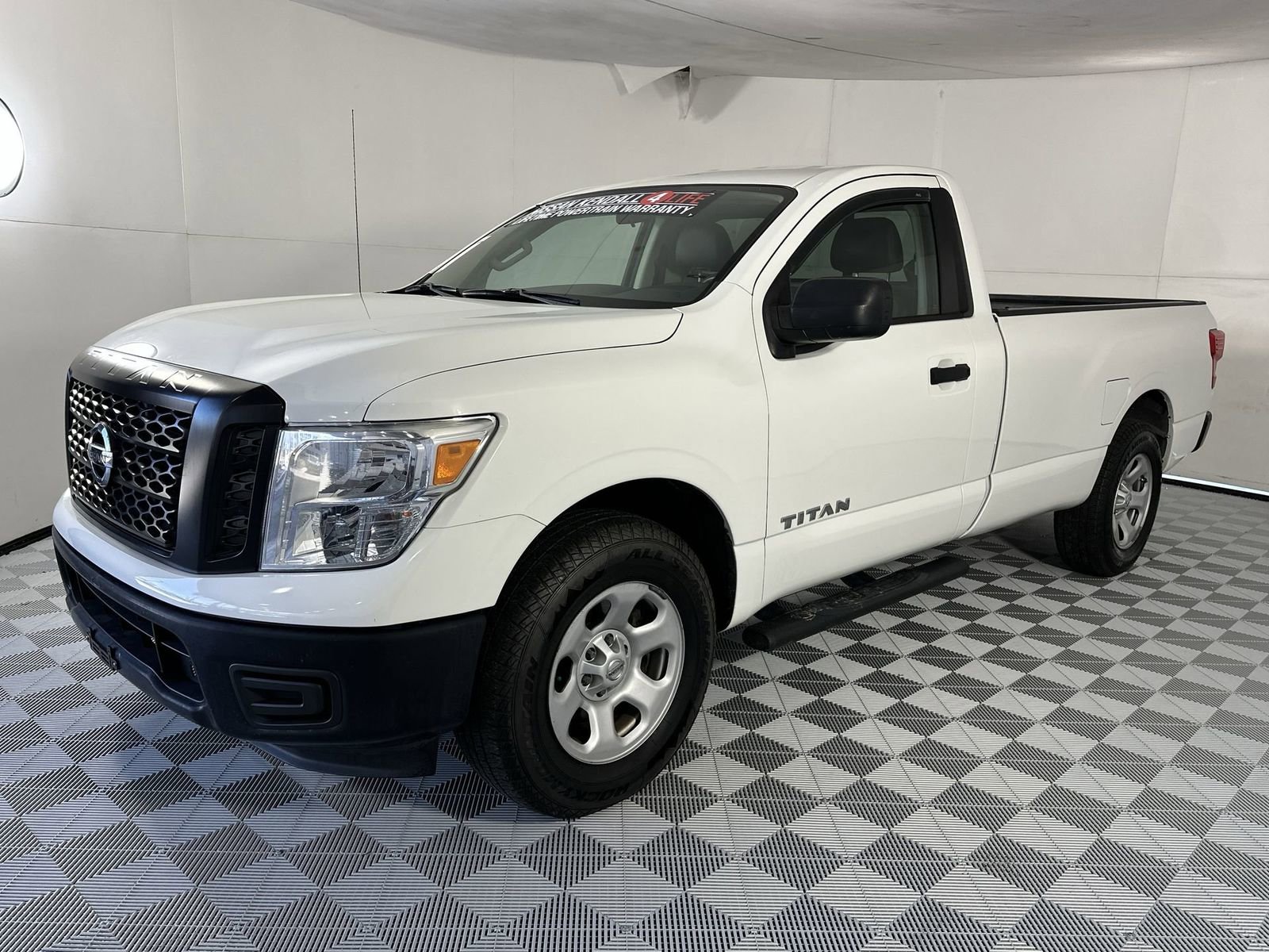 Used 2017 Nissan Titan S image 4