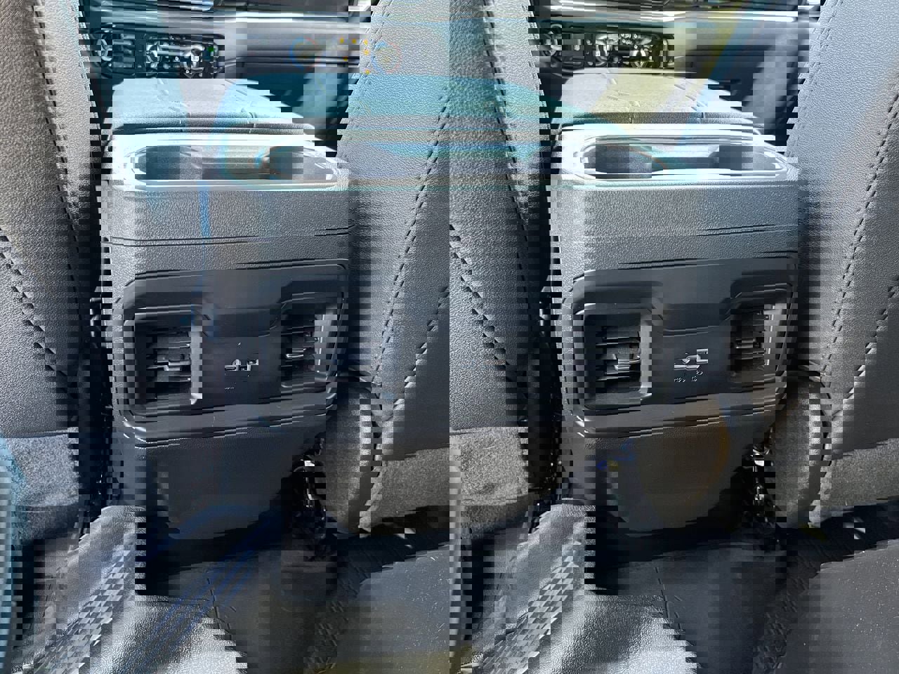 Used 2024 Chevrolet Silverado 1500 LT Trail Boss w/ Convenience Package II image 32