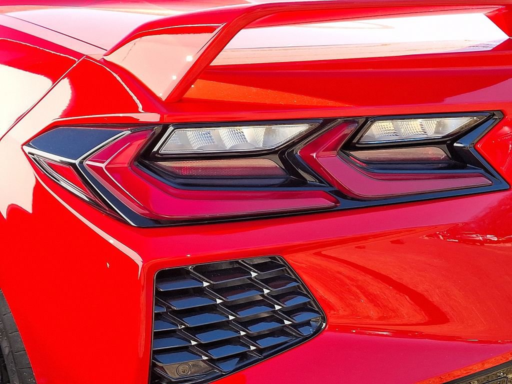 Used 2021 Chevrolet Corvette Stingray Coupe w/ Z51 Performance Package image 10