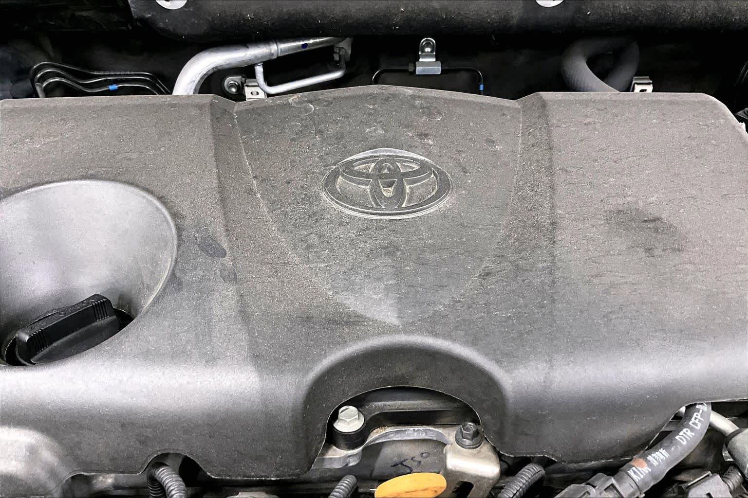 Used 2020 Toyota RAV4 XLE Premium FWD image 31