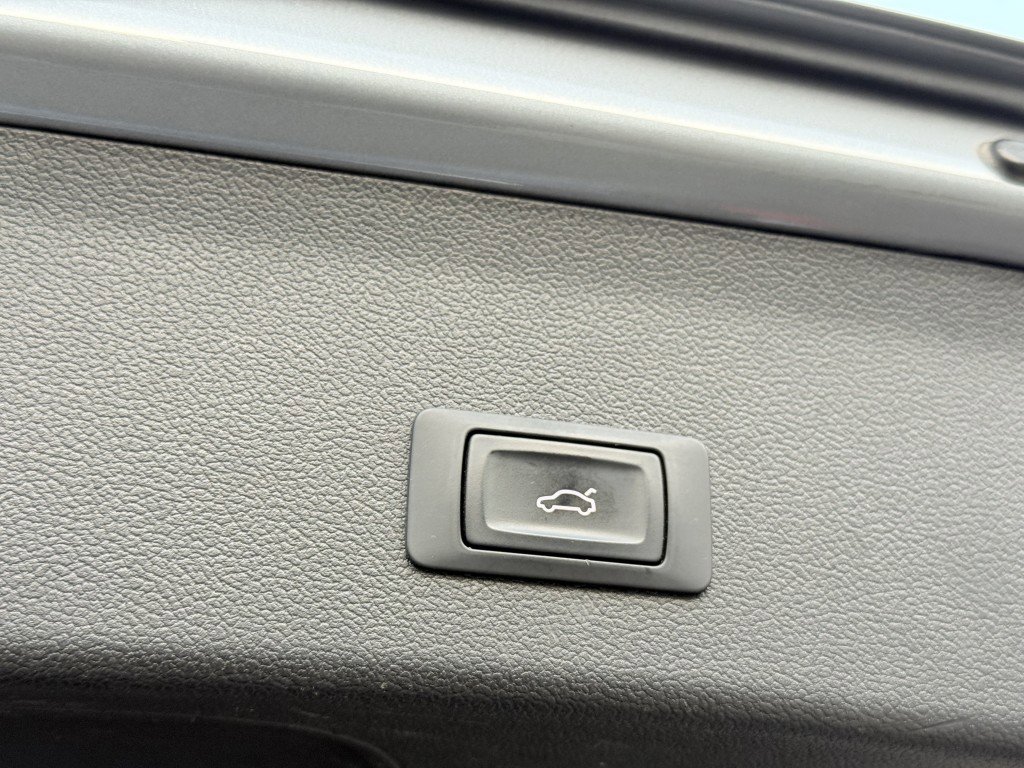 Used 2016 Audi A4 Premium Plus w/ Technology Package image 26