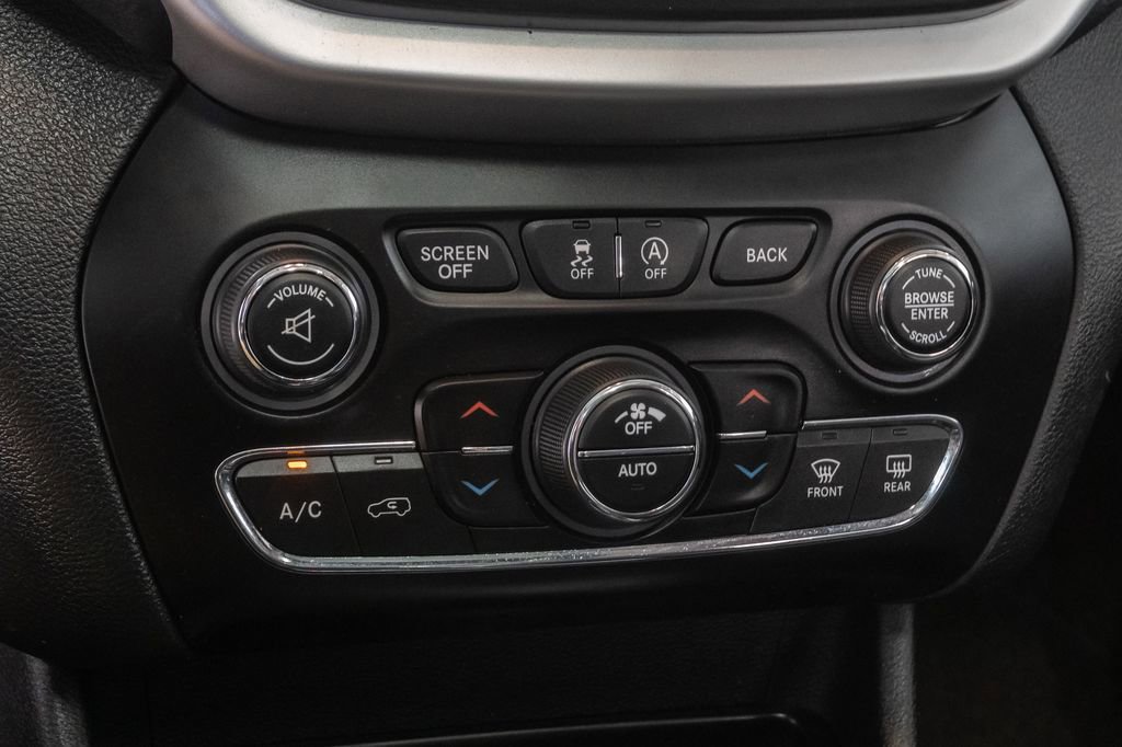 Used 2015 Jeep Cherokee Trailhawk w/ Comfort/Convenience Group AWD/4WD image 21