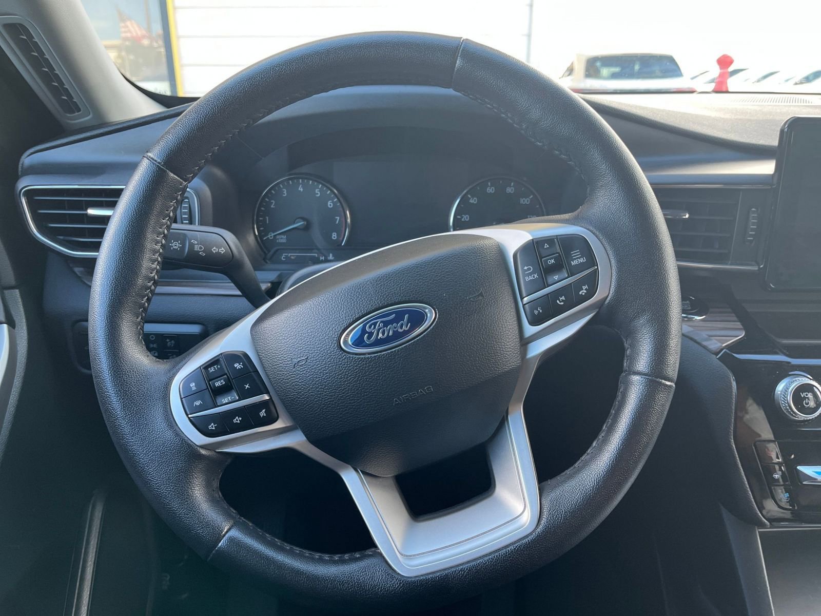 Used 2024 Ford Explorer Limited image 27