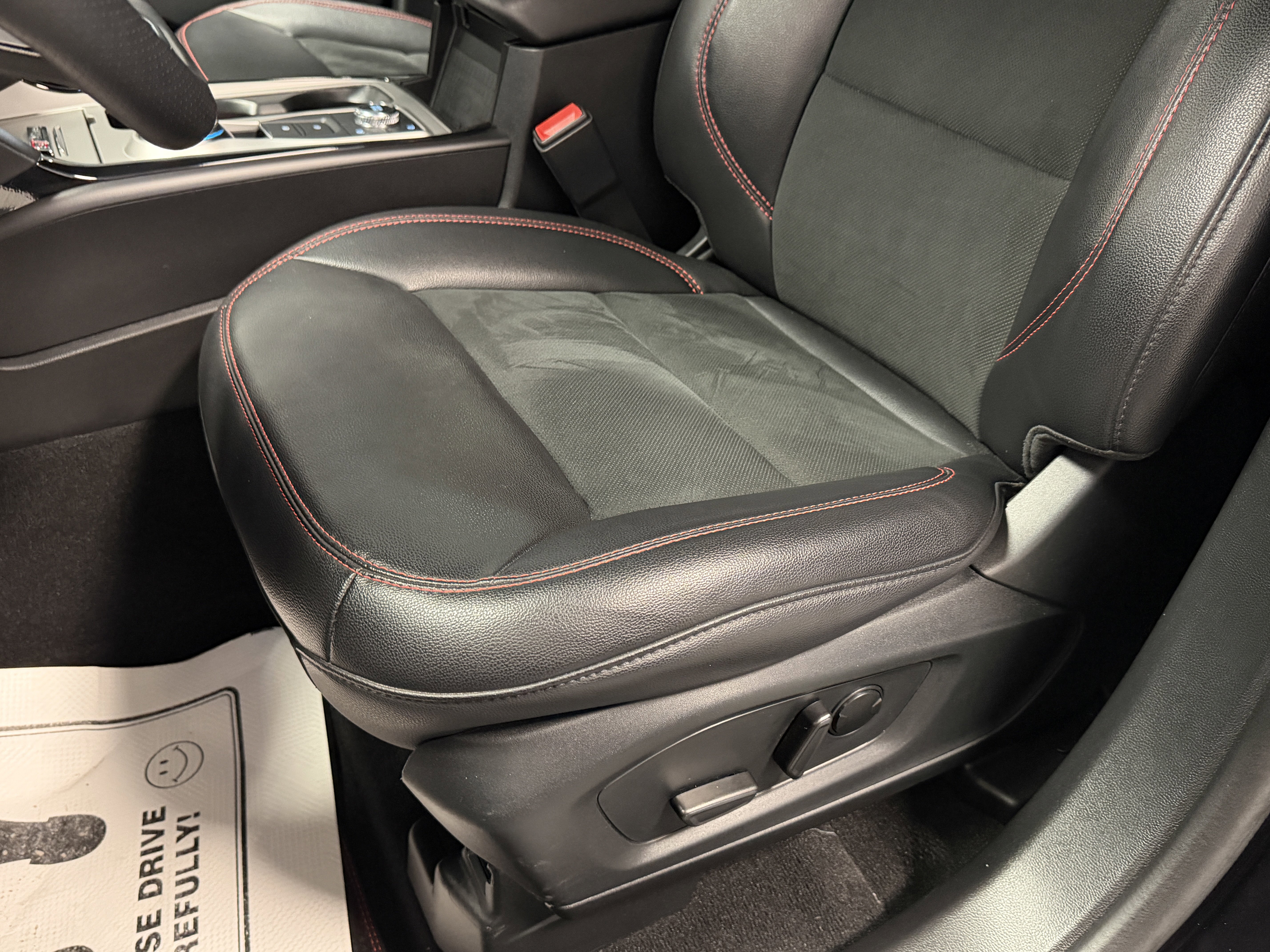 Used 2024 Ford Explorer ST-Line w/ Class IV Trailer Tow Package image 20