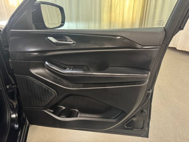 Used 2025 Jeep Grand Cherokee Altitude AWD/4WD image 35