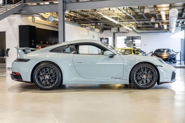 Used 2025 Porsche 911 Carrera GTS image 7