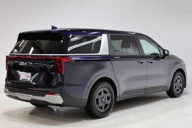 Used 2025 Kia Carnival FWD image 8