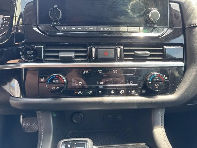 Used 2025 Nissan Pathfinder SV AWD/4WD image 16