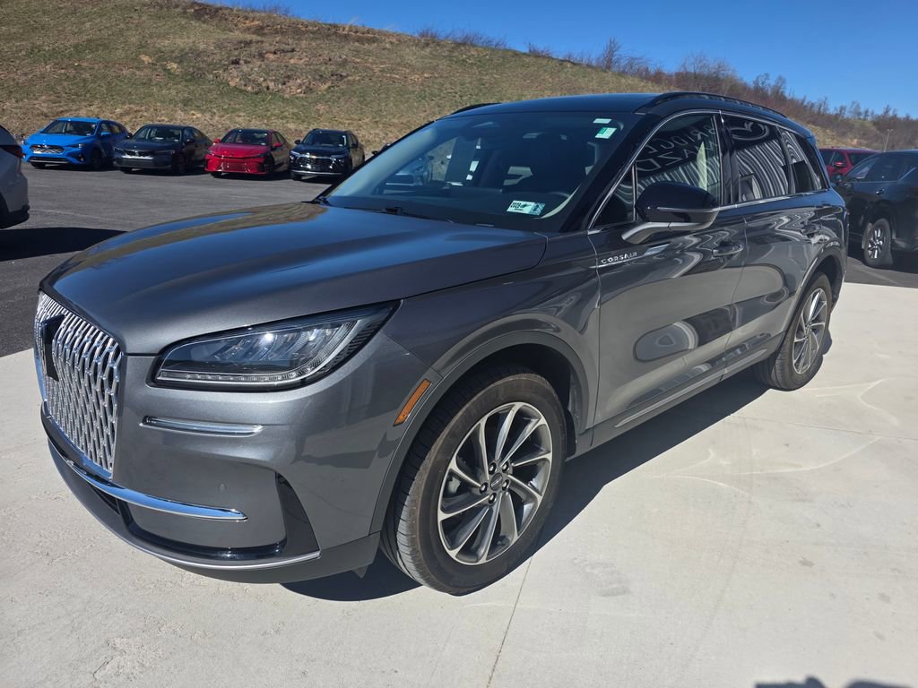 Used 2025 Lincoln Corsair AWD w/ Equipment Group 101A image 3