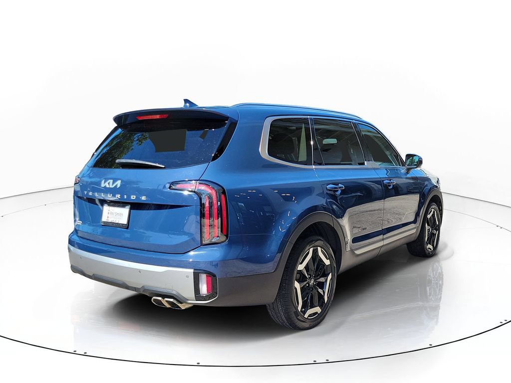 Certified 2023 Kia Telluride EX w/ EX Captain's Chair Package FWD image 7