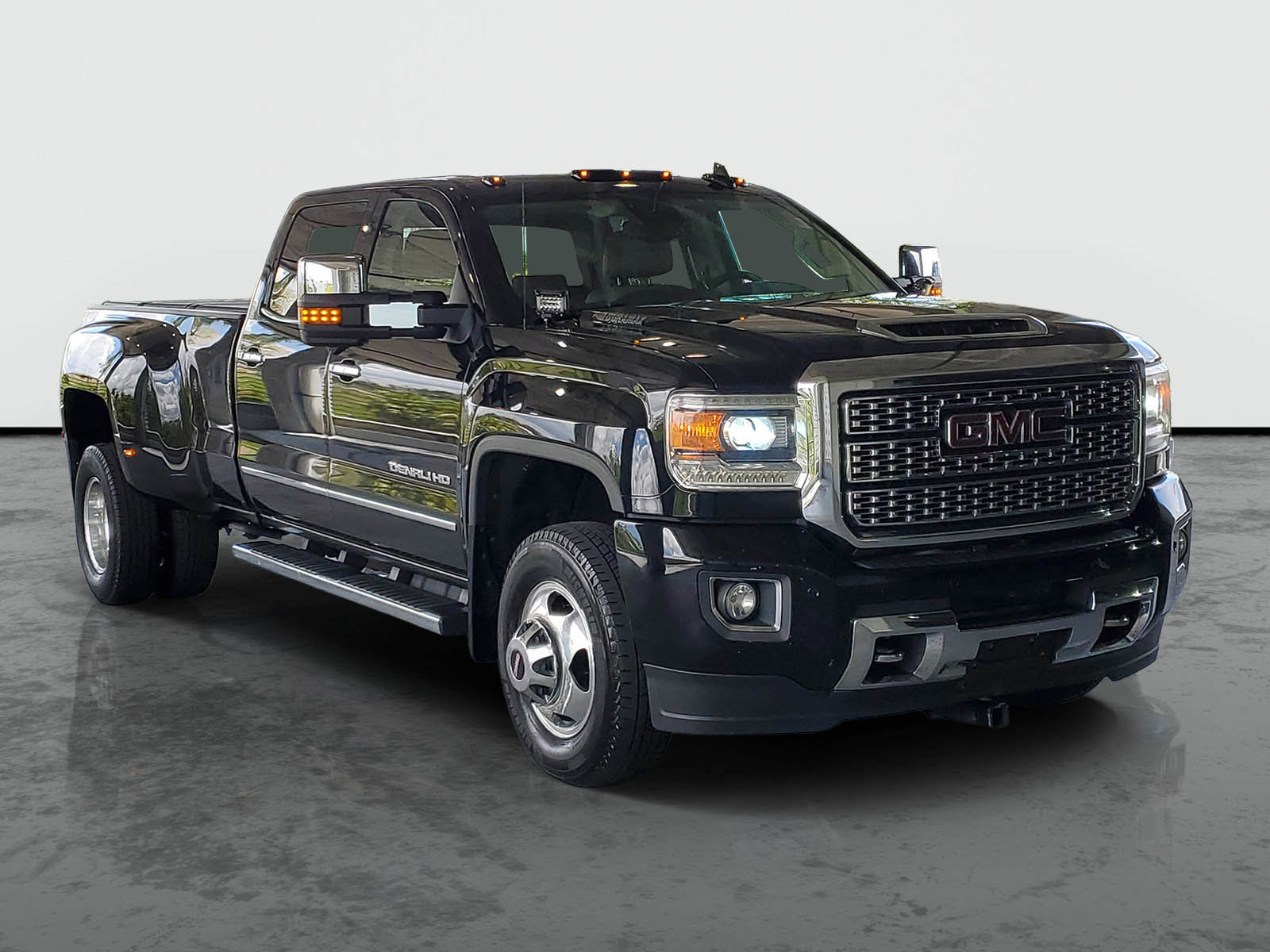 Used 2018 GMC Sierra 3500 Denali w/ Duramax Plus Package image 31