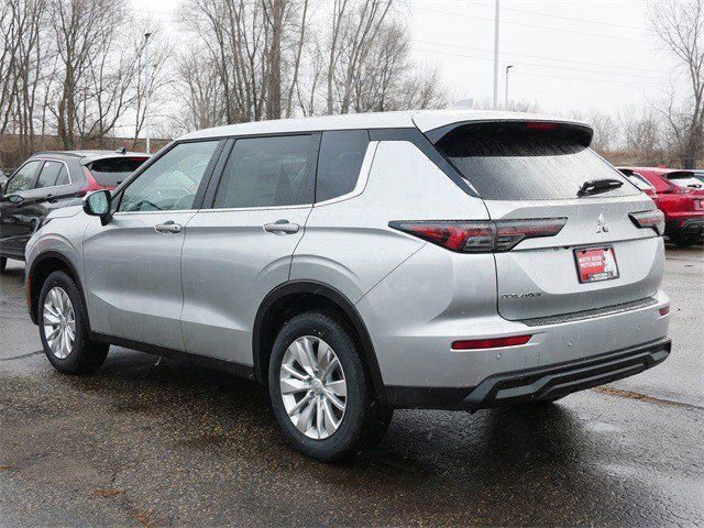 New 2026 Mitsubishi Outlander ES image 2