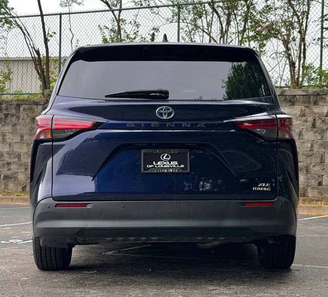 Used 2022 Toyota Sienna XLE FWD image 42