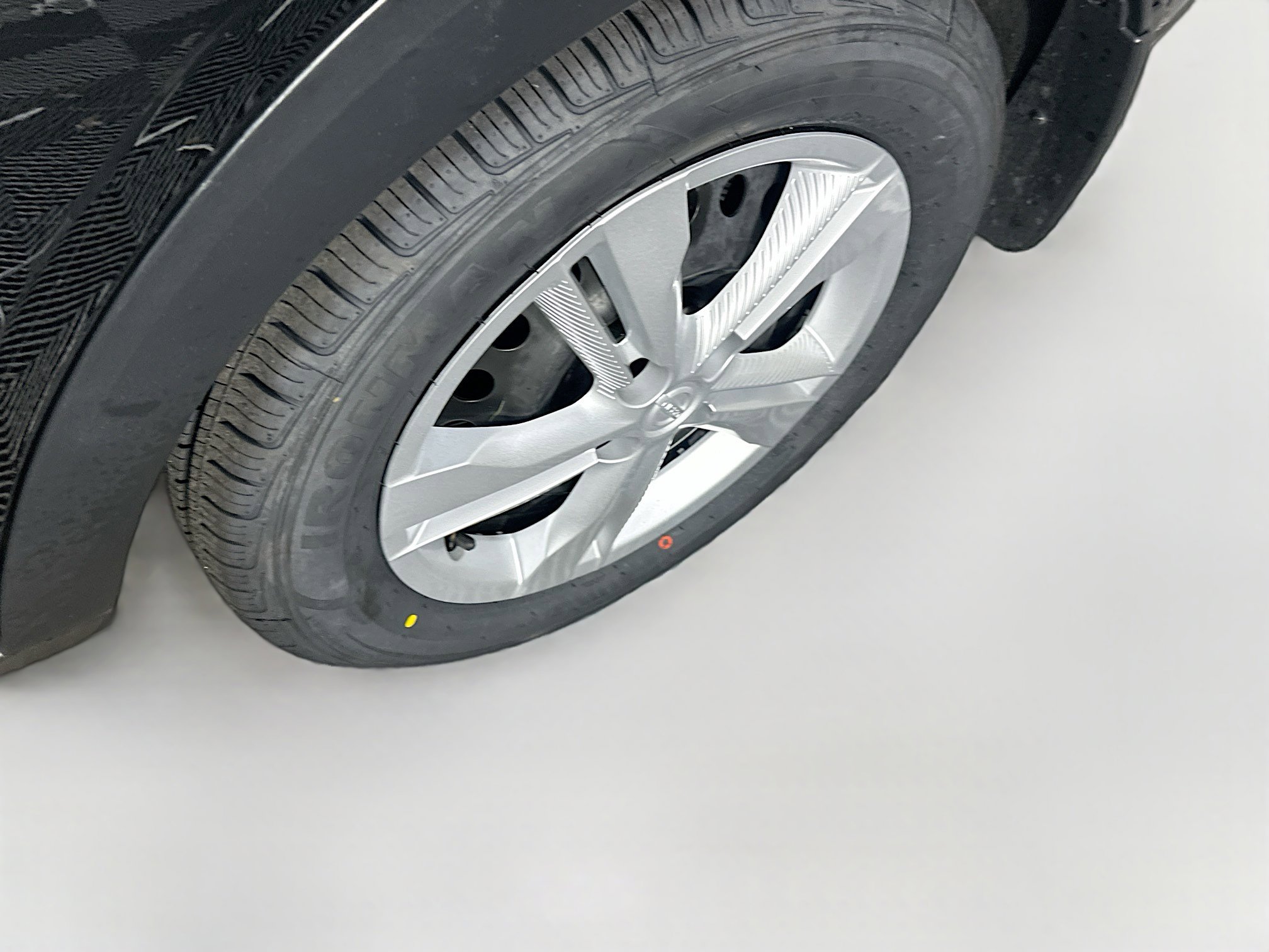 Used 2024 Nissan Kicks S image 31