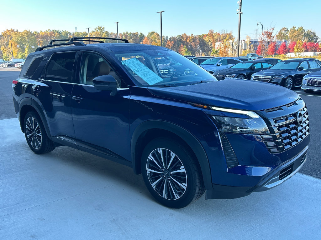 Used 2026 Nissan Pathfinder Platinum AWD/4WD image 2